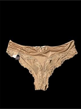Victoria's Secret Lace-Trim thong string in Nude Beige size M